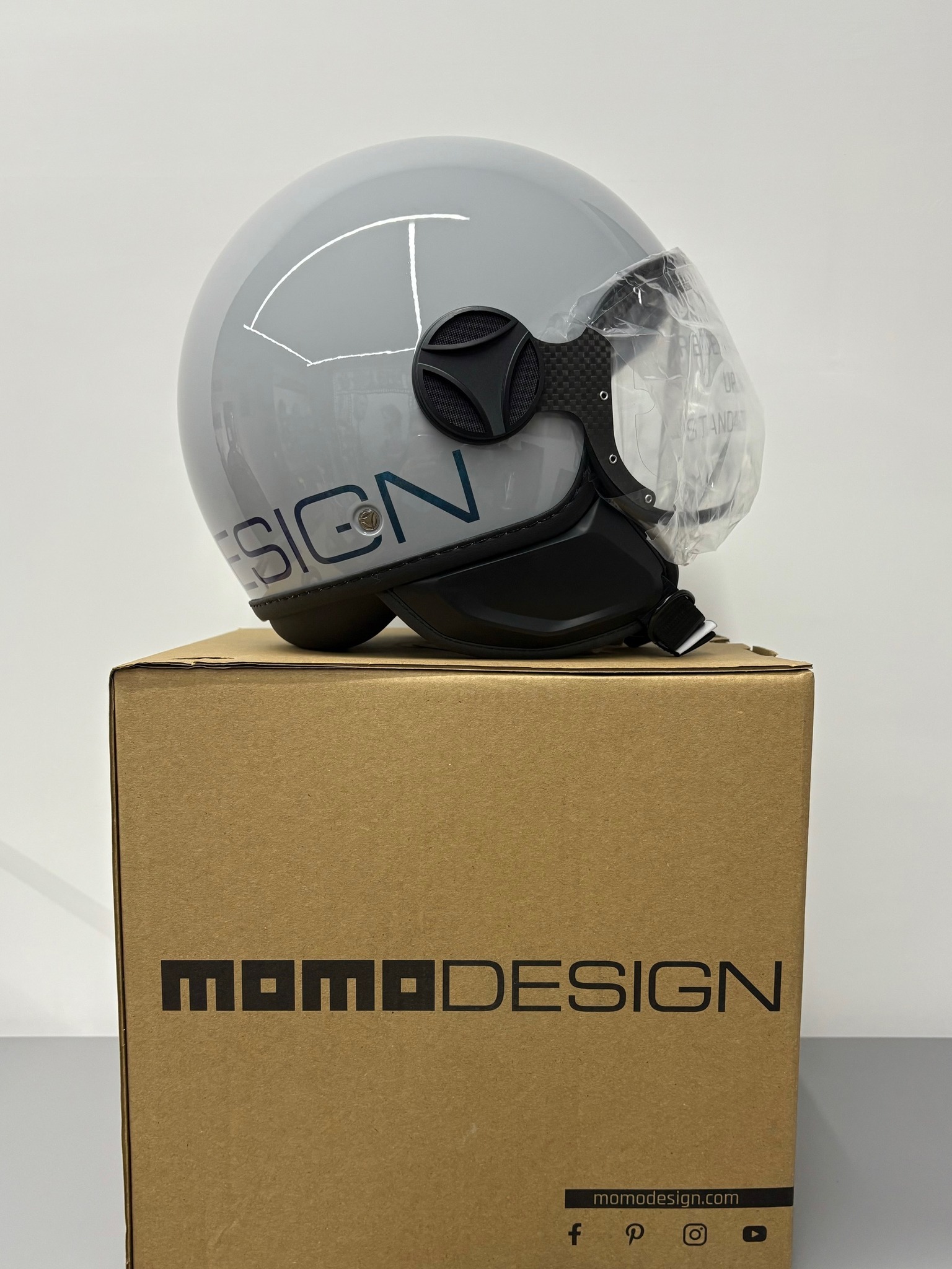 MomoDesign Model 10